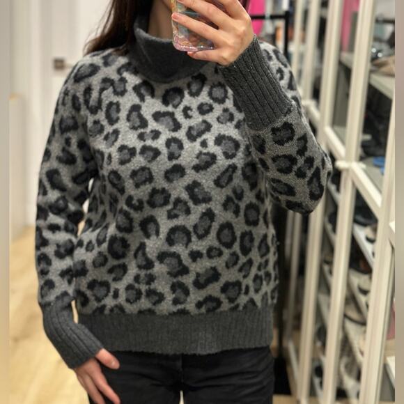 Cynthia Rowley Sweaters - Cynthia Rowley size small, leopard print soft sweater